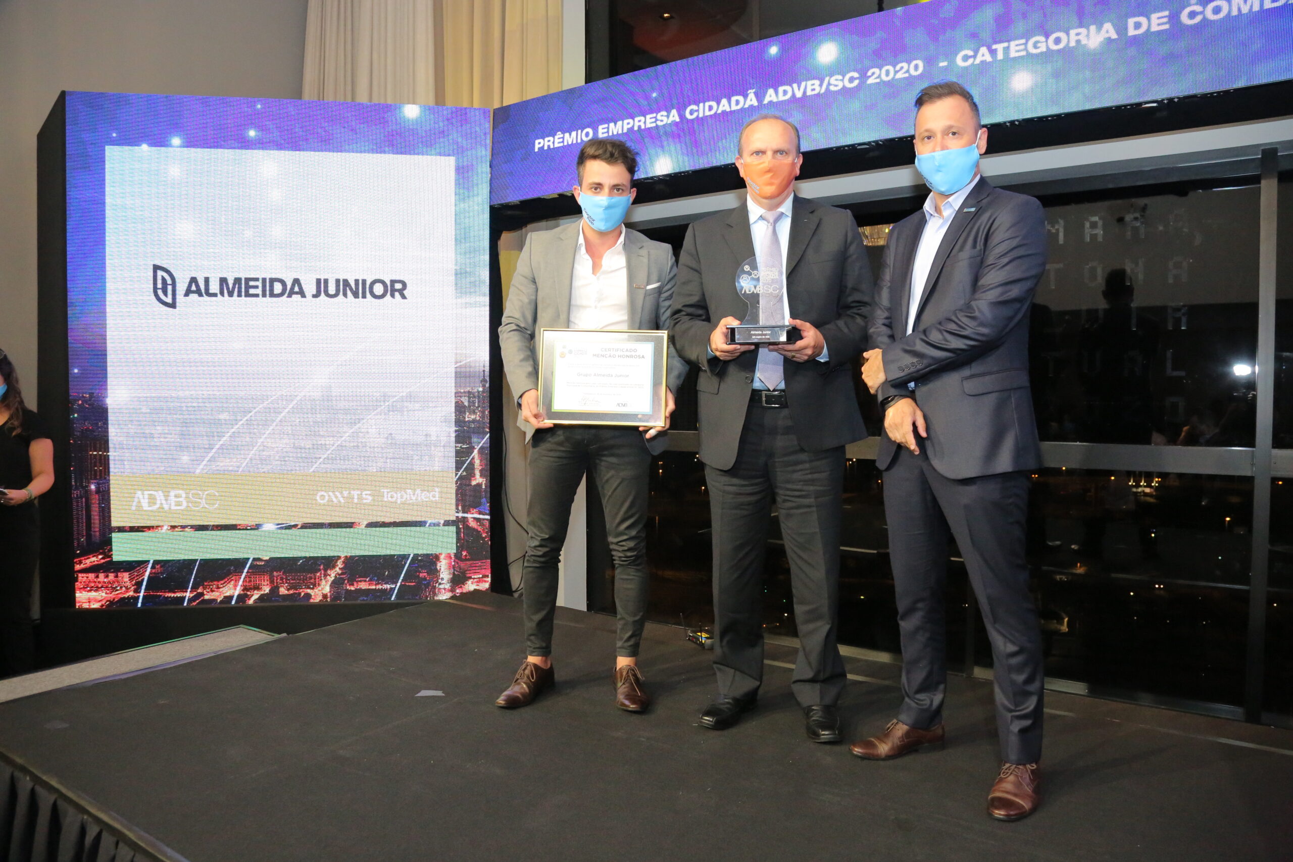 Almeida Junior receives the Prêmio Empresa Cidadã (Citizen Company Award) 2020 from ADVB/SC