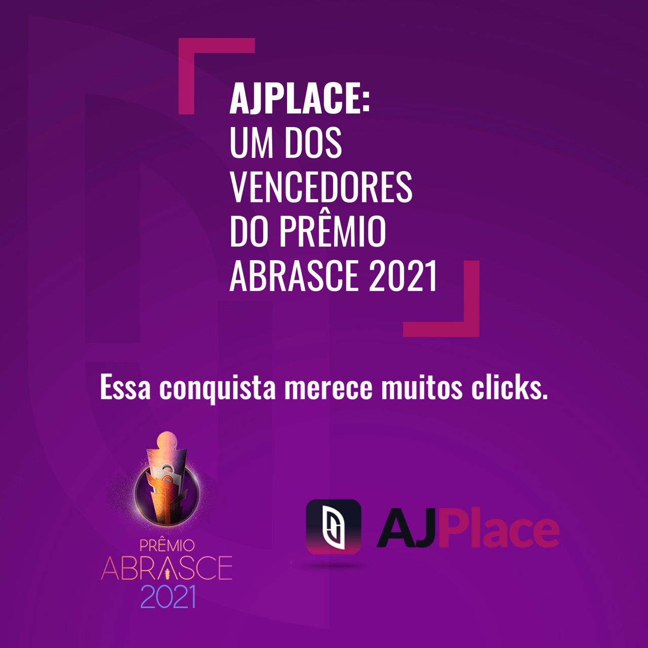 Almeida Junior is awarded with the AJPlace case at the ABRASCE Award