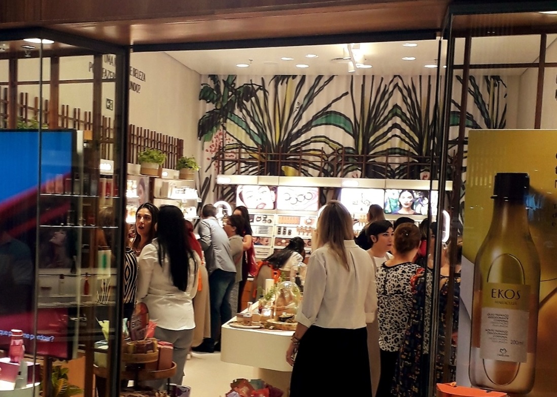 Natura inaugura primeira loja conceito do Sul do Brasil no Balneário Shopping