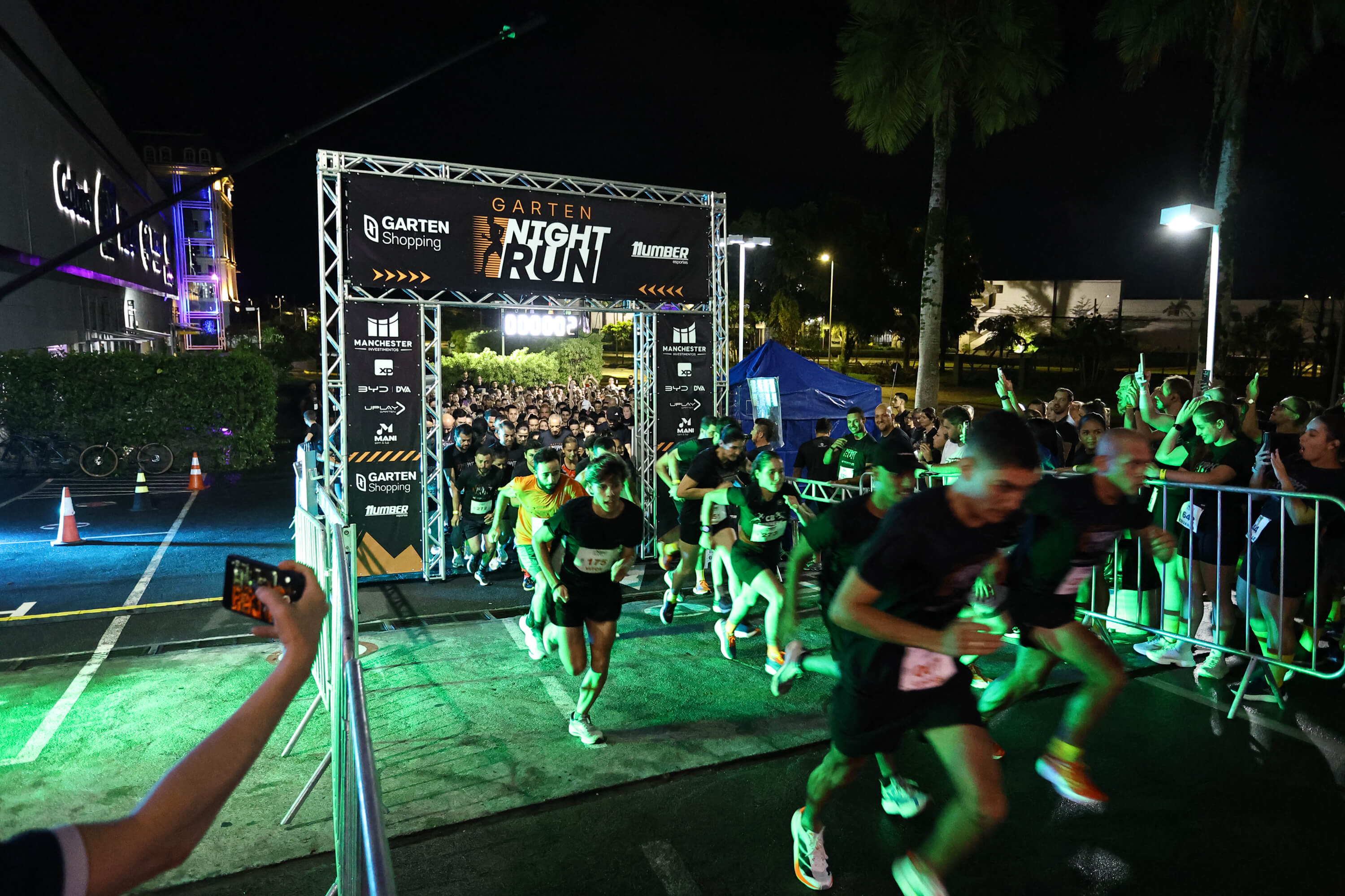Corridas noturnas em shoppings atraem corredores e público em Santa Catarina