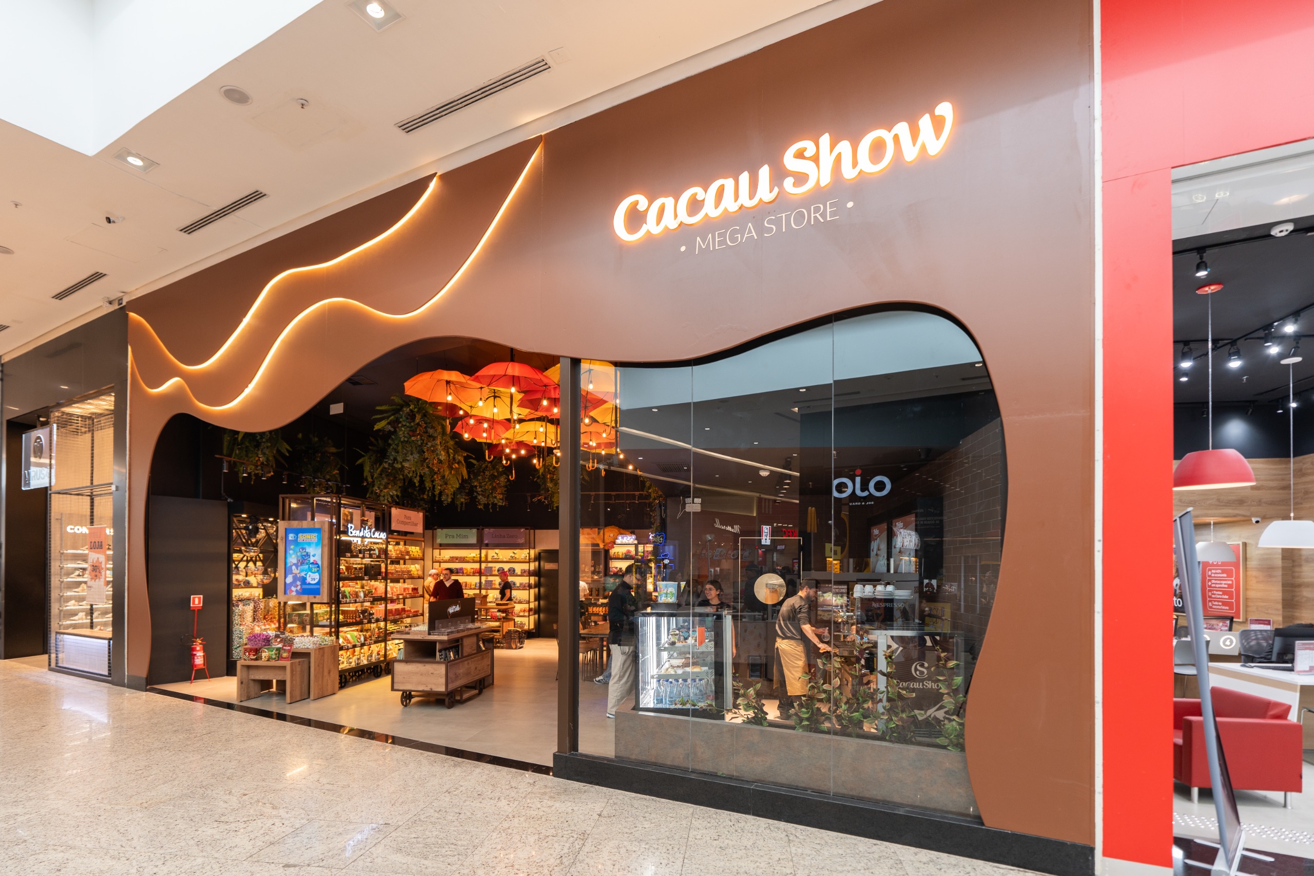 Almeida Junior amplia operações exclusivas com nova Super Store da Cacau Show
